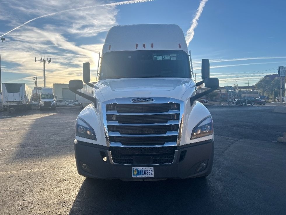 Sleeper Tractor-Heavy Duty Tractors-Freightliner-2021-T12664ST-Las Vegas-NV-112,720\n\t\tmiles-$ 93,250 - Image 2