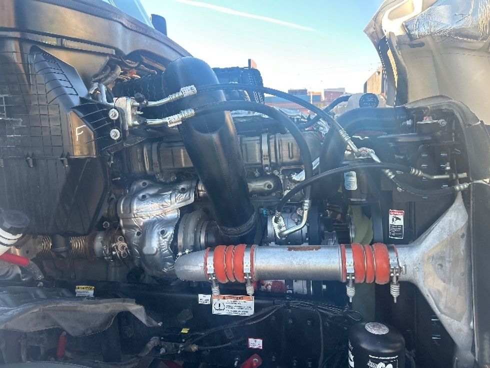 Sleeper Tractor-Heavy Duty Tractors-Freightliner-2021-T12664ST-Las Vegas-NV-112,720\n\t\tmiles-$ 93,250 - Image 20