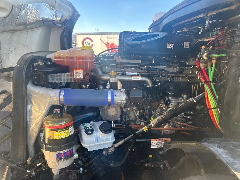 Sleeper Tractor-Heavy Duty Tractors-Freightliner-2021-T12664ST-Las Vegas-NV-112,720\n\t\tmiles-$ 93,250 - Image 21