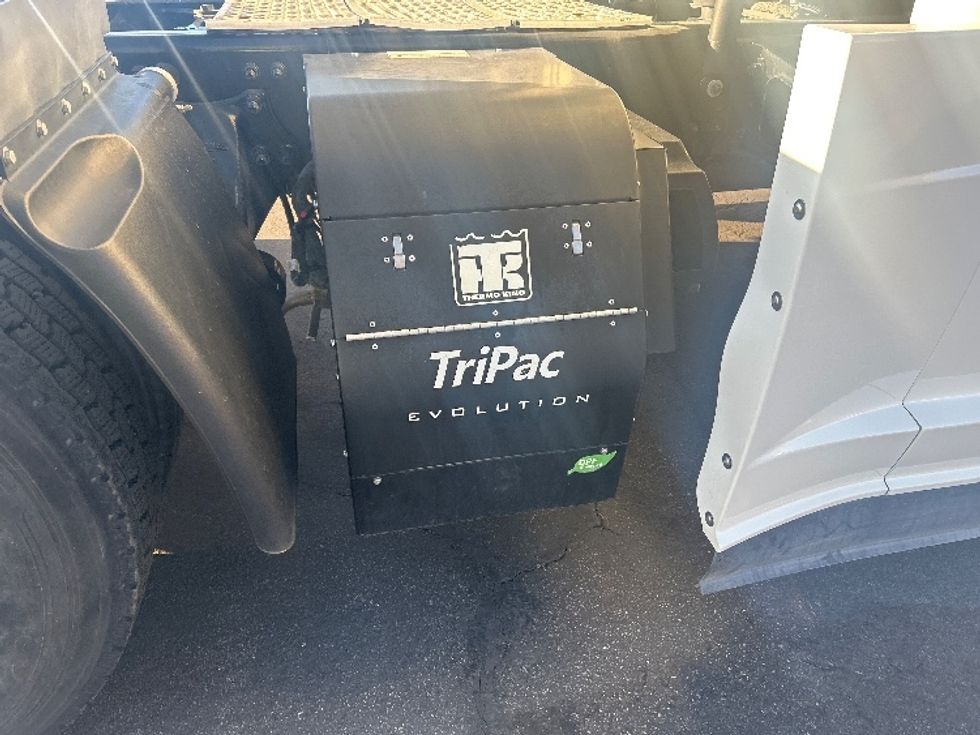 Sleeper Tractor-Heavy Duty Tractors-Freightliner-2021-T12664ST-Las Vegas-NV-112,720\n\t\tmiles-$ 93,250 - Image 22