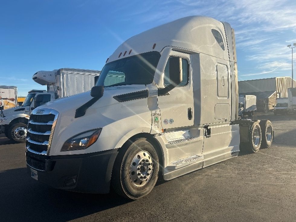 Sleeper Tractor-Heavy Duty Tractors-Freightliner-2021-T12664ST-Las Vegas-NV-112,720\n\t\tmiles-$ 93,250 - Image 3