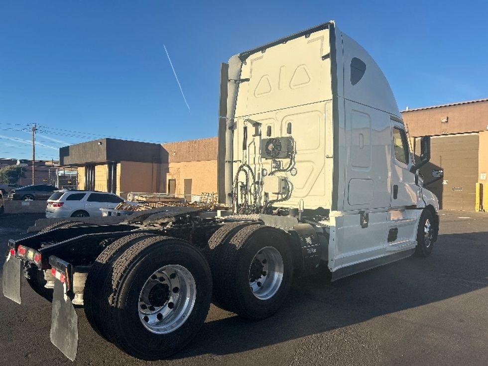 Sleeper Tractor-Heavy Duty Tractors-Freightliner-2021-T12664ST-Las Vegas-NV-112,720\n\t\tmiles-$ 93,250 - Image 7