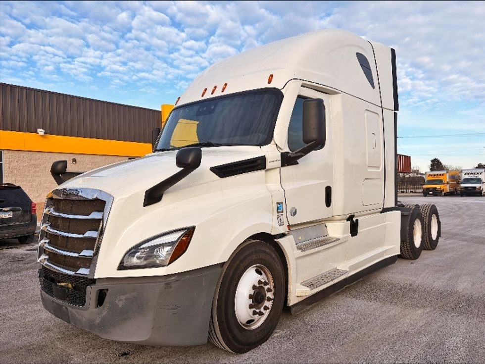 Sleeper Tractor-Heavy Duty Tractors-Freightliner-2021-T12664ST-Las Vegas-NV-420,255\n\t\tmiles-$ 73,500 - Image 1