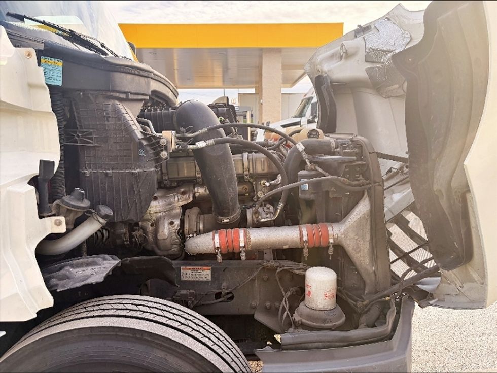 Sleeper Tractor-Heavy Duty Tractors-Freightliner-2021-T12664ST-Las Vegas-NV-420,255\n\t\tmiles-$ 73,500 - Image 17