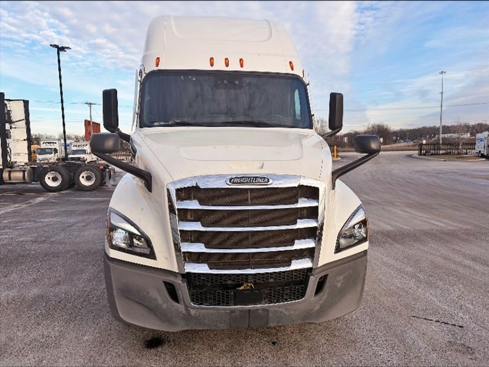 Sleeper Tractor-Heavy Duty Tractors-Freightliner-2021-T12664ST-Las Vegas-NV-420,255\n\t\tmiles-$ 73,500 - Image 2
