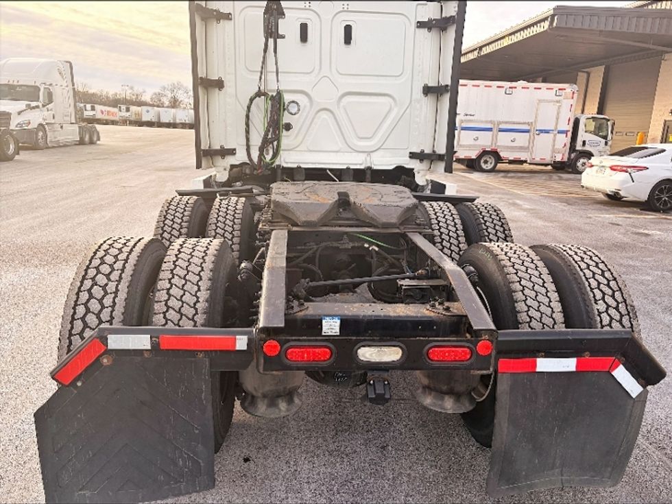 Sleeper Tractor-Heavy Duty Tractors-Freightliner-2021-T12664ST-Las Vegas-NV-420,255\n\t\tmiles-$ 73,500 - Image 5