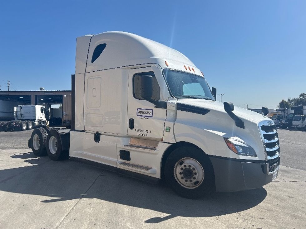 Sleeper Tractor-Heavy Duty Tractors-Freightliner-2021-T12664ST-Las Vegas-NV-492,133\n\t\tmiles-$ 65,750 - Image 1