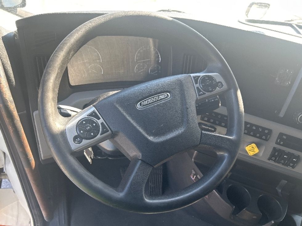 Sleeper Tractor-Heavy Duty Tractors-Freightliner-2021-T12664ST-Las Vegas-NV-492,133\n\t\tmiles-$ 65,750 - Image 10