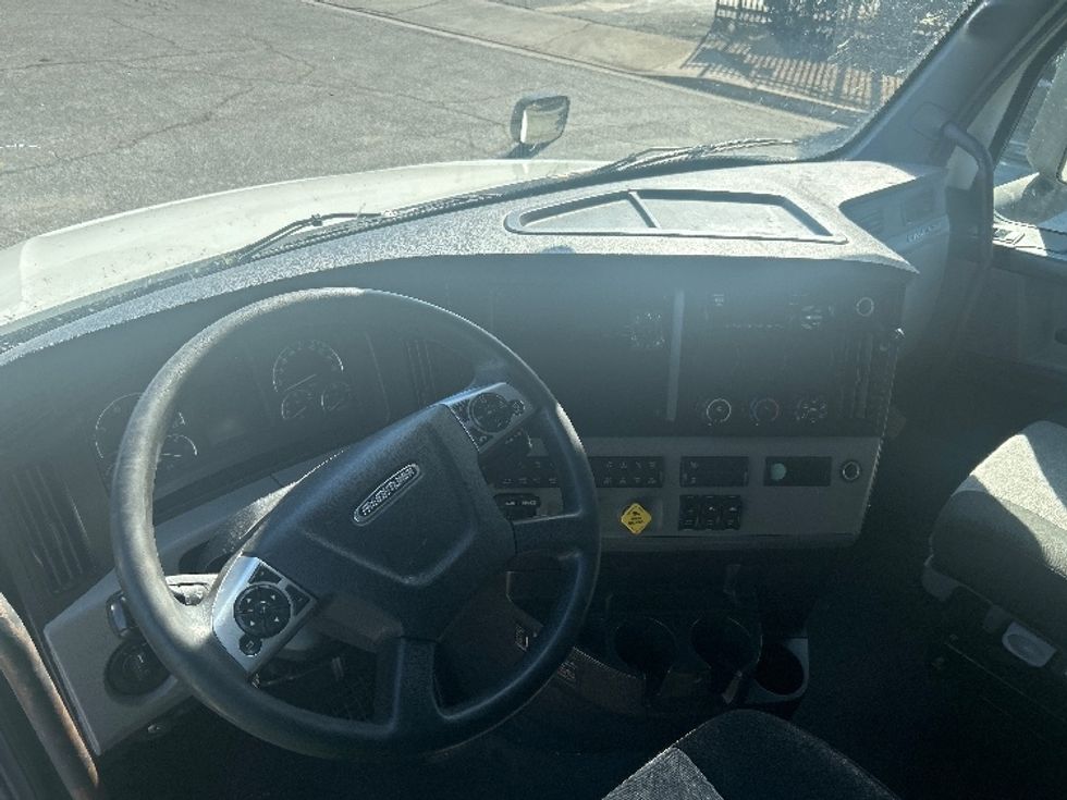 Sleeper Tractor-Heavy Duty Tractors-Freightliner-2021-T12664ST-Las Vegas-NV-492,133\n\t\tmiles-$ 65,750 - Image 11