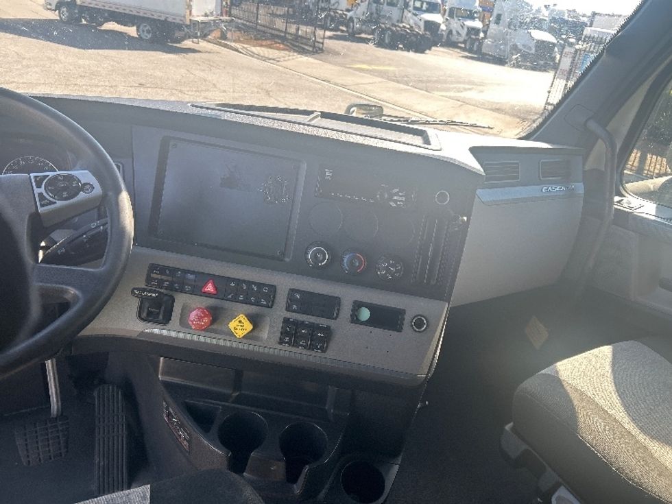 Sleeper Tractor-Heavy Duty Tractors-Freightliner-2021-T12664ST-Las Vegas-NV-492,133\n\t\tmiles-$ 65,750 - Image 12