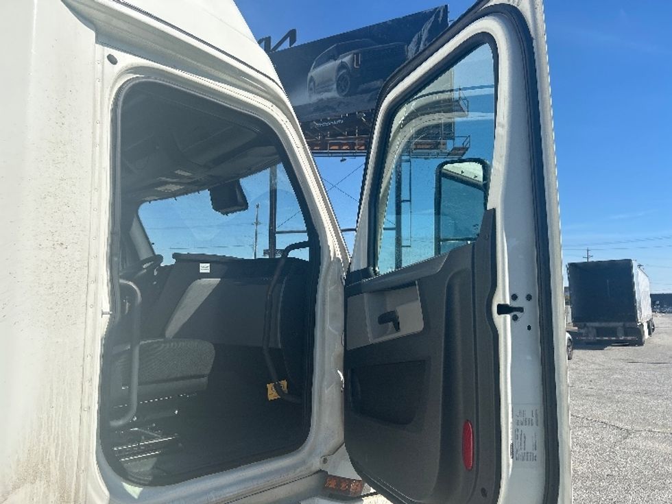 Sleeper Tractor-Heavy Duty Tractors-Freightliner-2021-T12664ST-Las Vegas-NV-492,133\n\t\tmiles-$ 65,750 - Image 13