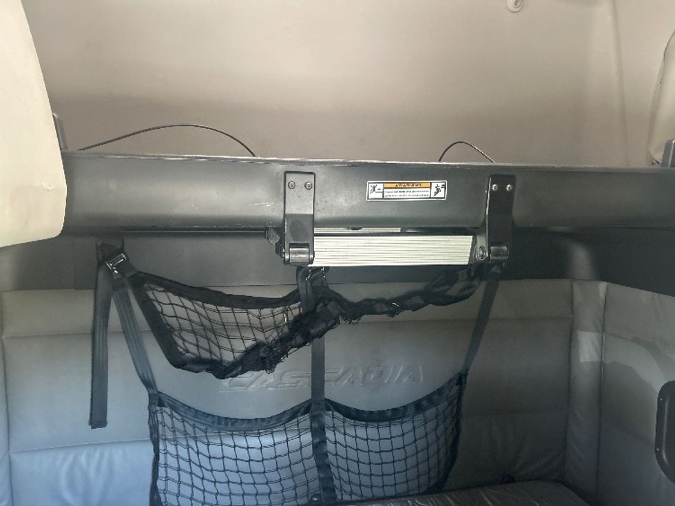 Sleeper Tractor-Heavy Duty Tractors-Freightliner-2021-T12664ST-Las Vegas-NV-492,133\n\t\tmiles-$ 65,750 - Image 17