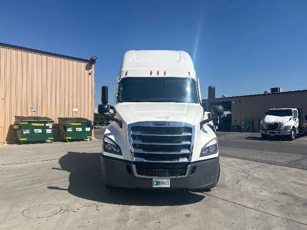 Sleeper Tractor-Heavy Duty Tractors-Freightliner-2021-T12664ST-Las Vegas-NV-492,133\n\t\tmiles-$ 65,750 - Image 2