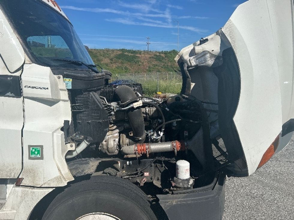 Sleeper Tractor-Heavy Duty Tractors-Freightliner-2021-T12664ST-Las Vegas-NV-492,133\n\t\tmiles-$ 65,750 - Image 20