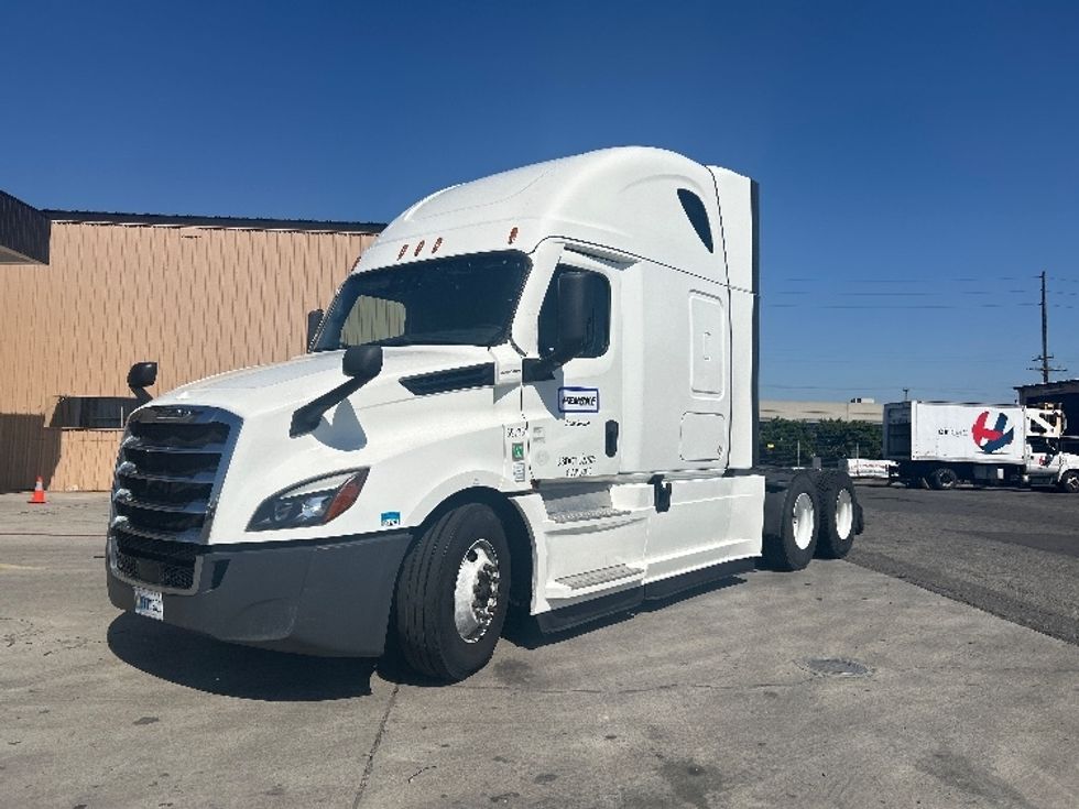 Sleeper Tractor-Heavy Duty Tractors-Freightliner-2021-T12664ST-Las Vegas-NV-492,133\n\t\tmiles-$ 65,750 - Image 3