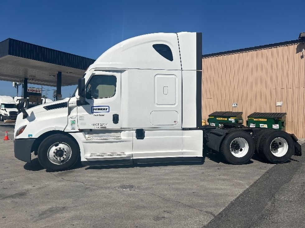 Sleeper Tractor-Heavy Duty Tractors-Freightliner-2021-T12664ST-Las Vegas-NV-492,133\n\t\tmiles-$ 65,750 - Image 4