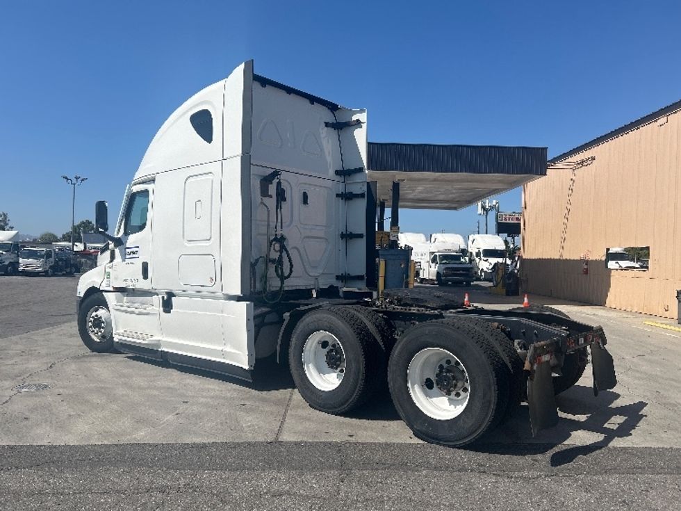 Sleeper Tractor-Heavy Duty Tractors-Freightliner-2021-T12664ST-Las Vegas-NV-492,133\n\t\tmiles-$ 65,750 - Image 5