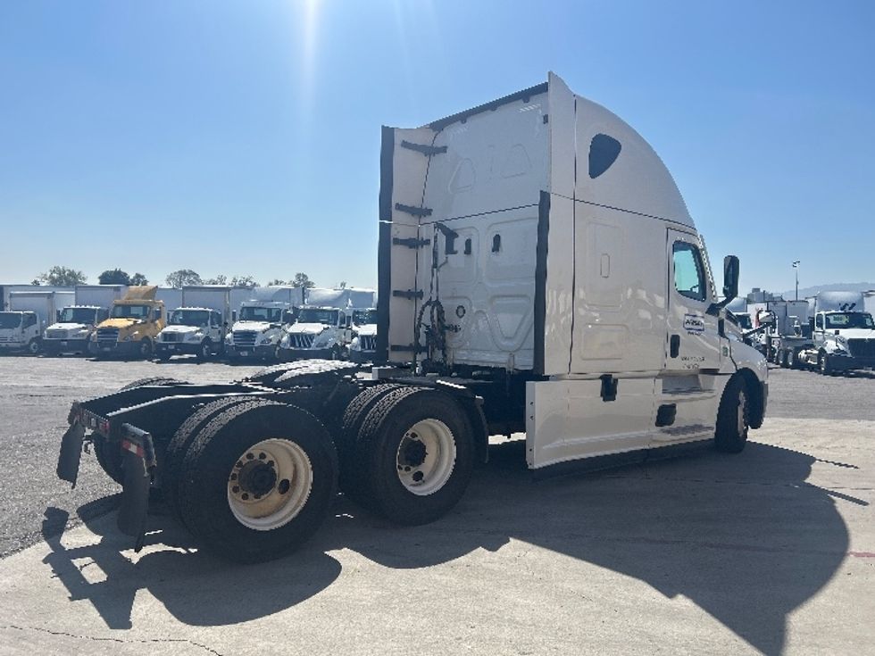 Sleeper Tractor-Heavy Duty Tractors-Freightliner-2021-T12664ST-Las Vegas-NV-492,133\n\t\tmiles-$ 65,750 - Image 7