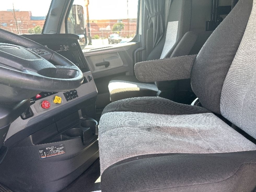 Sleeper Tractor-Heavy Duty Tractors-Freightliner-2021-T12664ST-Las Vegas-NV-506,885\n\t\tmiles-$ 69,000 - Image 10