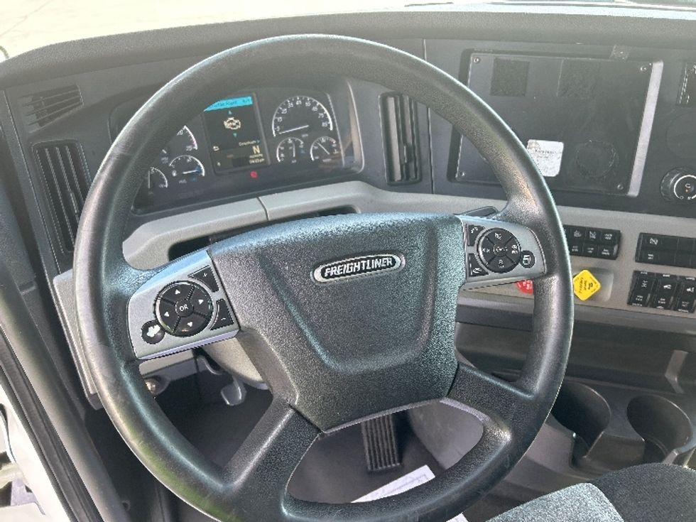 Sleeper Tractor-Heavy Duty Tractors-Freightliner-2021-T12664ST-Las Vegas-NV-506,885\n\t\tmiles-$ 69,000 - Image 11