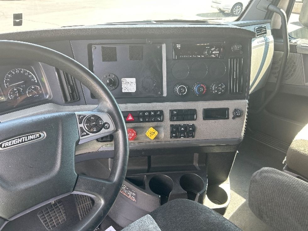 Sleeper Tractor-Heavy Duty Tractors-Freightliner-2021-T12664ST-Las Vegas-NV-506,885\n\t\tmiles-$ 69,000 - Image 12