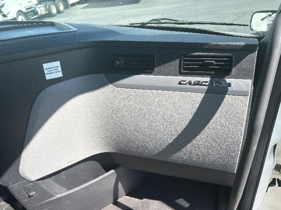 Sleeper Tractor-Heavy Duty Tractors-Freightliner-2021-T12664ST-Las Vegas-NV-506,885\n\t\tmiles-$ 69,000 - Image 14