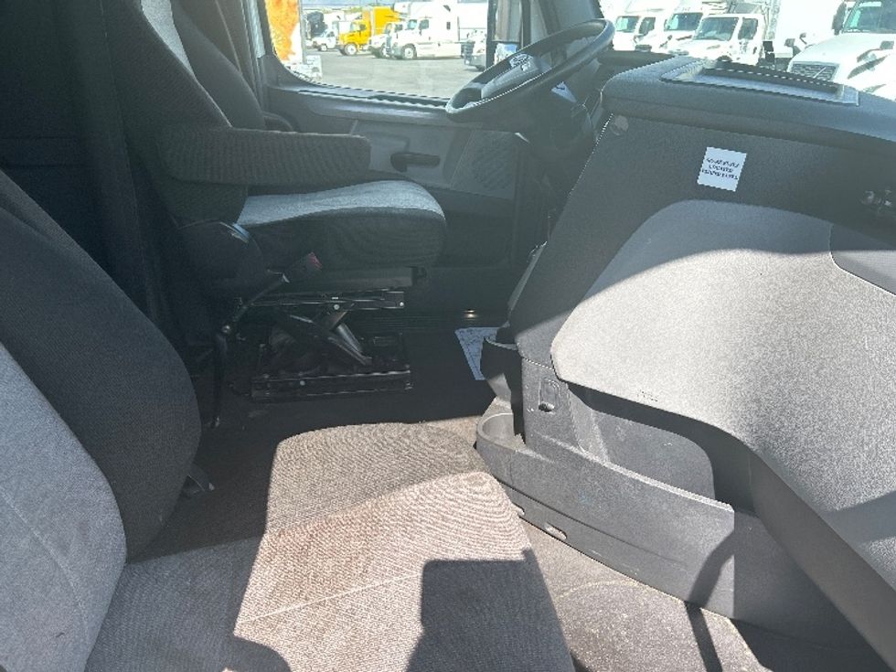 Sleeper Tractor-Heavy Duty Tractors-Freightliner-2021-T12664ST-Las Vegas-NV-506,885\n\t\tmiles-$ 69,000 - Image 15