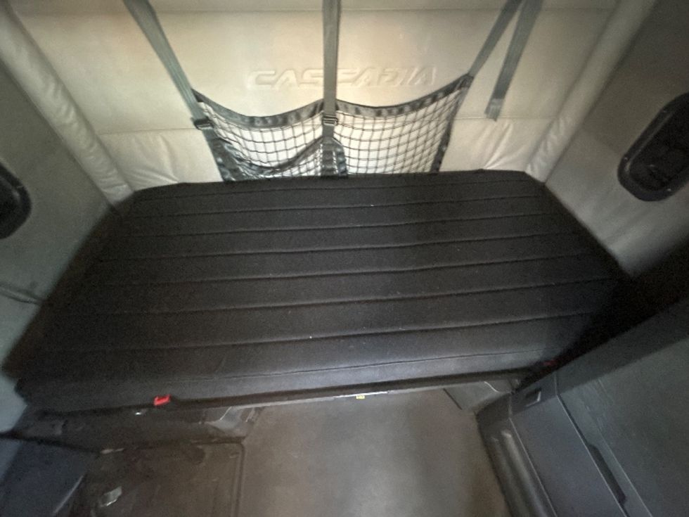 Sleeper Tractor-Heavy Duty Tractors-Freightliner-2021-T12664ST-Las Vegas-NV-506,885\n\t\tmiles-$ 69,000 - Image 17