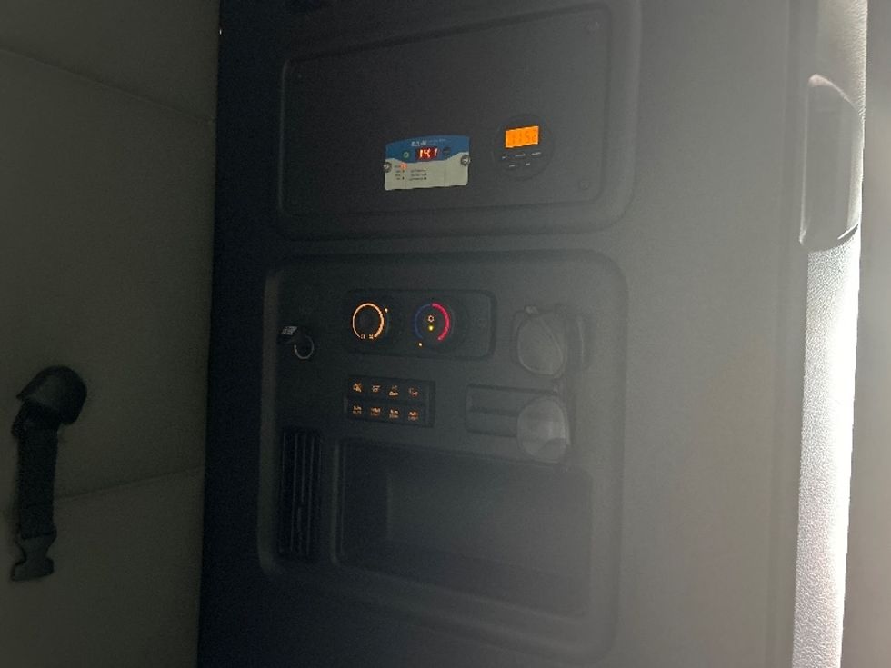 Sleeper Tractor-Heavy Duty Tractors-Freightliner-2021-T12664ST-Las Vegas-NV-506,885\n\t\tmiles-$ 69,000 - Image 18