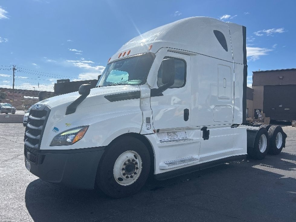 Sleeper Tractor-Heavy Duty Tractors-Freightliner-2021-T12664ST-Las Vegas-NV-506,885\n\t\tmiles-$ 69,000 - Image 3