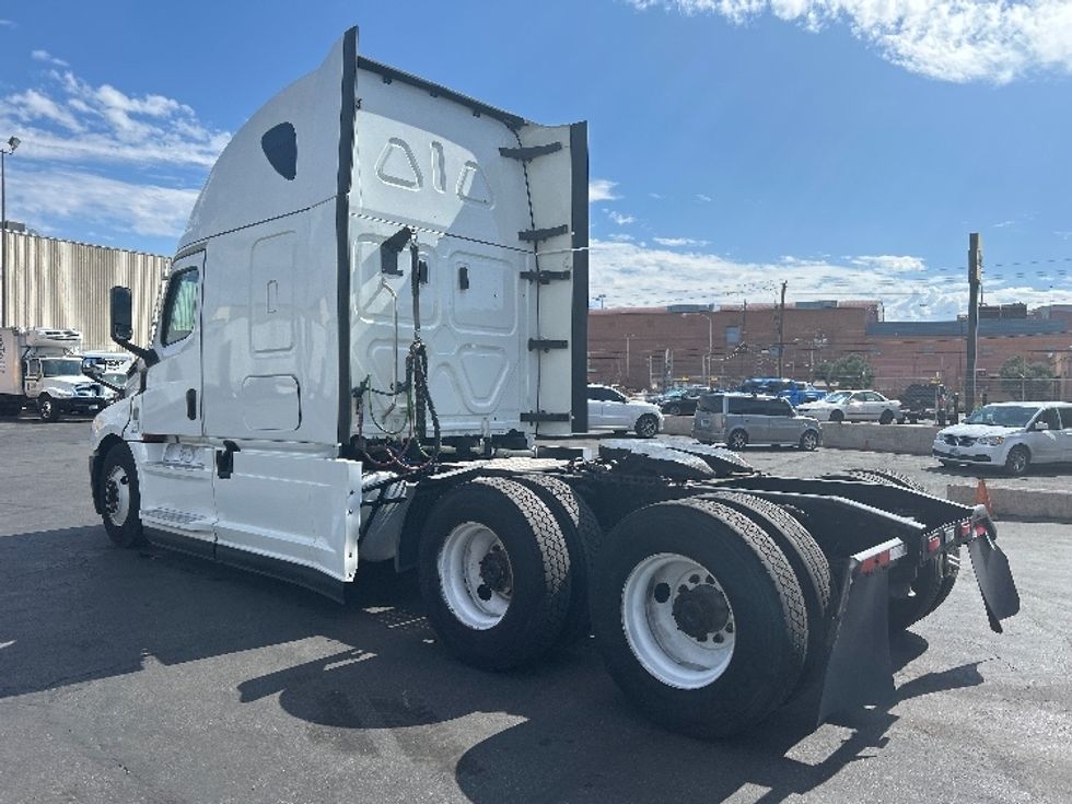 Sleeper Tractor-Heavy Duty Tractors-Freightliner-2021-T12664ST-Las Vegas-NV-506,885\n\t\tmiles-$ 69,000 - Image 5