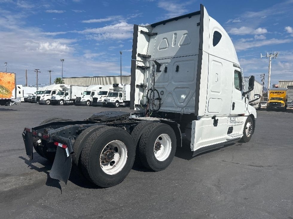 Sleeper Tractor-Heavy Duty Tractors-Freightliner-2021-T12664ST-Las Vegas-NV-506,885\n\t\tmiles-$ 69,000 - Image 7