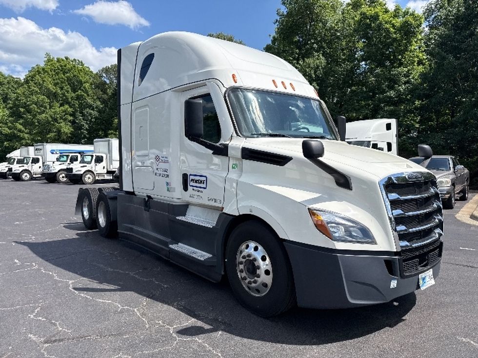 Sleeper Tractor-Heavy Duty Tractors-Freightliner-2021-T12664ST-Las Vegas-NV-516,075\n\t\tmiles-$ 68,750 - Image 1