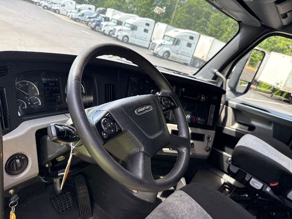 Sleeper Tractor-Heavy Duty Tractors-Freightliner-2021-T12664ST-Las Vegas-NV-516,075\n\t\tmiles-$ 68,750 - Image 10