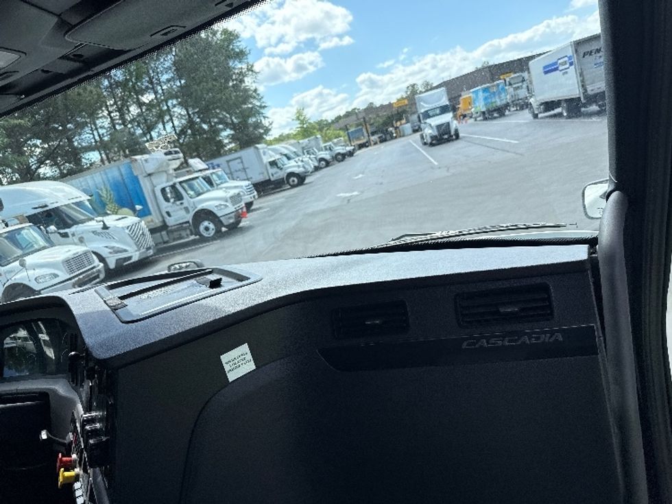Sleeper Tractor-Heavy Duty Tractors-Freightliner-2021-T12664ST-Las Vegas-NV-516,075\n\t\tmiles-$ 68,750 - Image 14