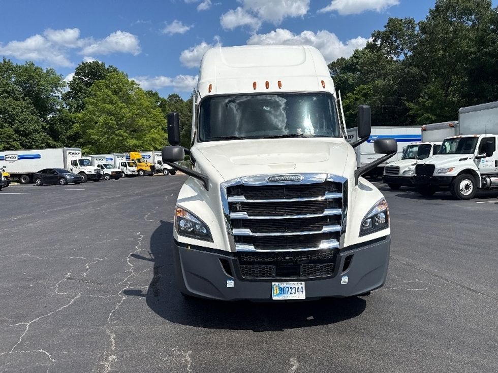 Sleeper Tractor-Heavy Duty Tractors-Freightliner-2021-T12664ST-Las Vegas-NV-516,075\n\t\tmiles-$ 68,750 - Image 2