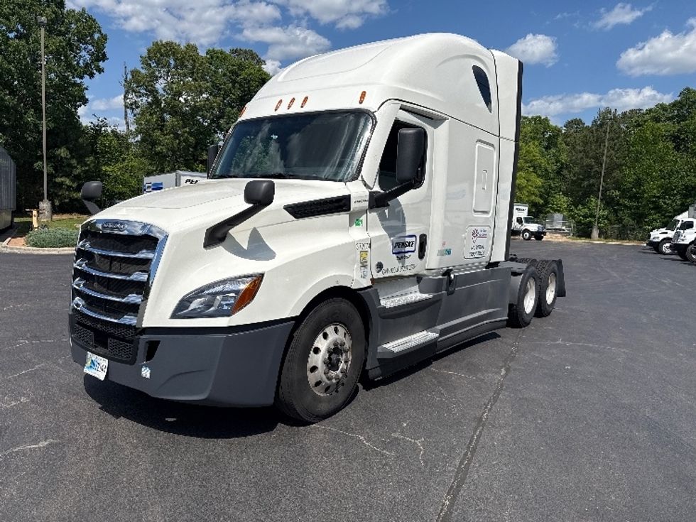 Sleeper Tractor-Heavy Duty Tractors-Freightliner-2021-T12664ST-Las Vegas-NV-516,075\n\t\tmiles-$ 68,750 - Image 3