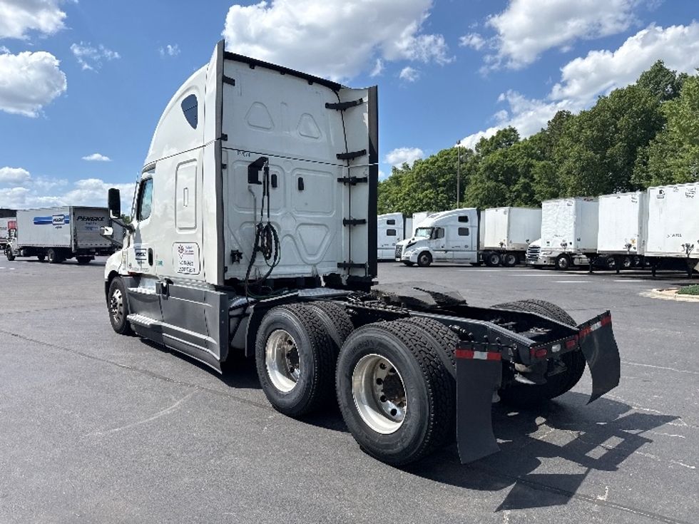 Sleeper Tractor-Heavy Duty Tractors-Freightliner-2021-T12664ST-Las Vegas-NV-516,075\n\t\tmiles-$ 68,750 - Image 5