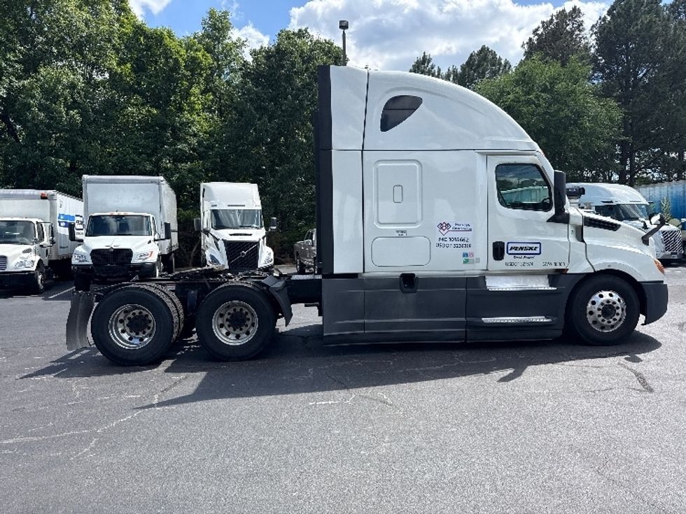 Sleeper Tractor-Heavy Duty Tractors-Freightliner-2021-T12664ST-Las Vegas-NV-516,075\n\t\tmiles-$ 68,750 - Image 8