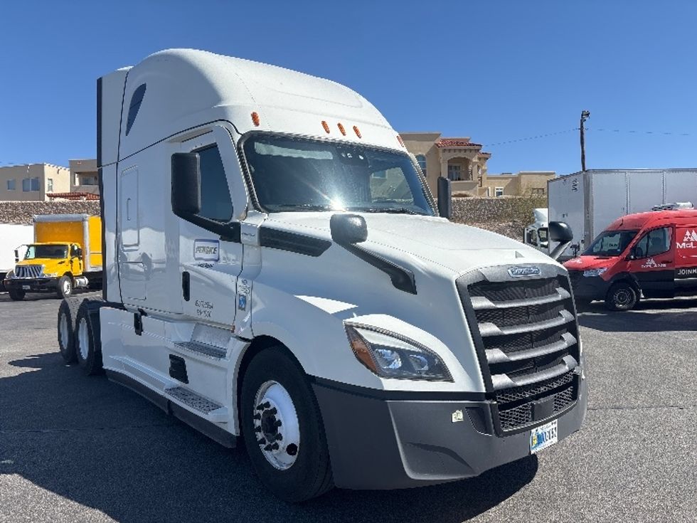 Sleeper Tractor-Heavy Duty Tractors-Freightliner-2021-T12664ST-Las Vegas-NV-526,974\n\t\tmiles-$ 67,000 - Image 1