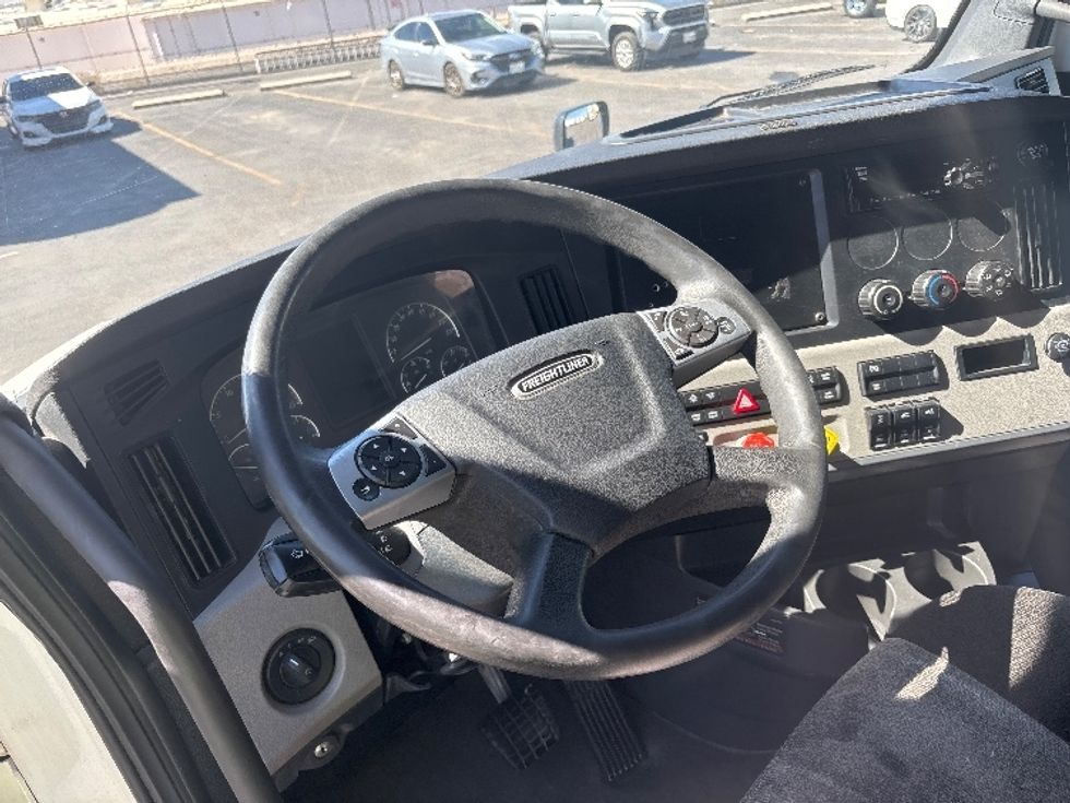 Sleeper Tractor-Heavy Duty Tractors-Freightliner-2021-T12664ST-Las Vegas-NV-526,974\n\t\tmiles-$ 67,000 - Image 10