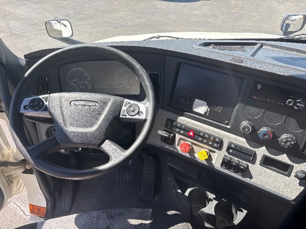 Sleeper Tractor-Heavy Duty Tractors-Freightliner-2021-T12664ST-Las Vegas-NV-526,974\n\t\tmiles-$ 67,000 - Image 11