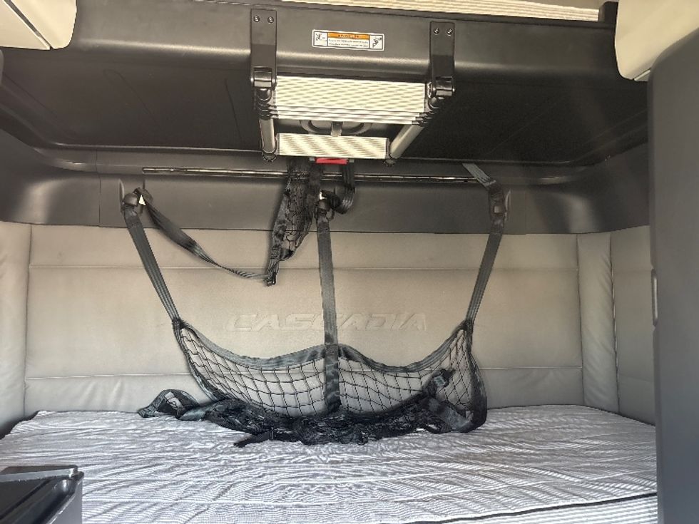 Sleeper Tractor-Heavy Duty Tractors-Freightliner-2021-T12664ST-Las Vegas-NV-526,974\n\t\tmiles-$ 67,000 - Image 16