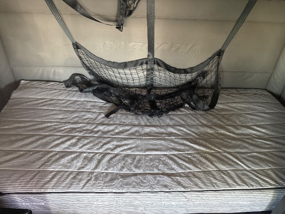 Sleeper Tractor-Heavy Duty Tractors-Freightliner-2021-T12664ST-Las Vegas-NV-526,974\n\t\tmiles-$ 67,000 - Image 17