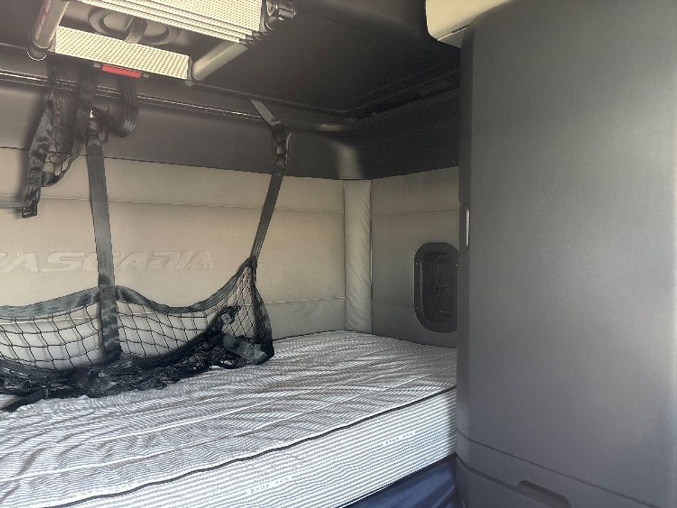 Sleeper Tractor-Heavy Duty Tractors-Freightliner-2021-T12664ST-Las Vegas-NV-526,974\n\t\tmiles-$ 67,000 - Image 18