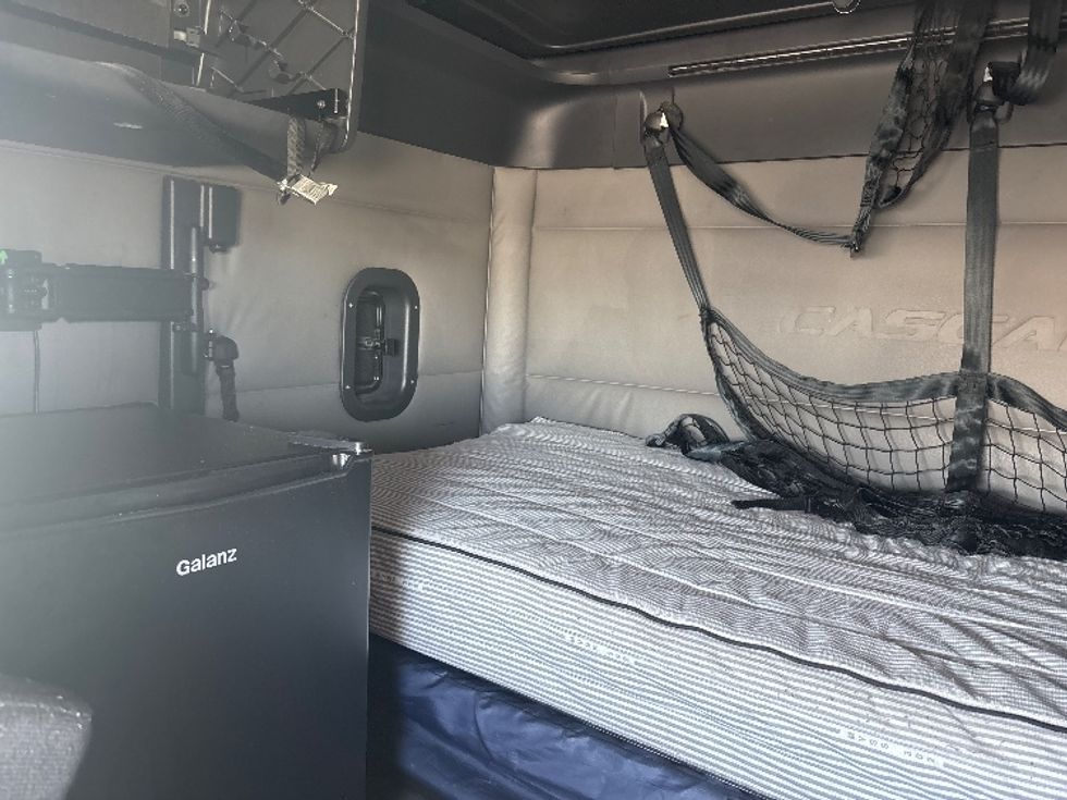 Sleeper Tractor-Heavy Duty Tractors-Freightliner-2021-T12664ST-Las Vegas-NV-526,974\n\t\tmiles-$ 67,000 - Image 19