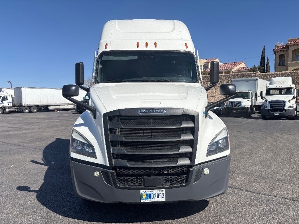 Sleeper Tractor-Heavy Duty Tractors-Freightliner-2021-T12664ST-Las Vegas-NV-526,974\n\t\tmiles-$ 67,000 - Image 2