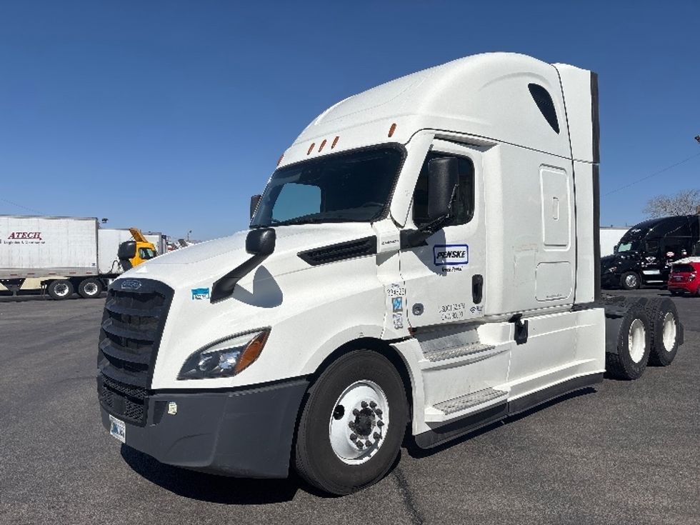Sleeper Tractor-Heavy Duty Tractors-Freightliner-2021-T12664ST-Las Vegas-NV-526,974\n\t\tmiles-$ 67,000 - Image 3