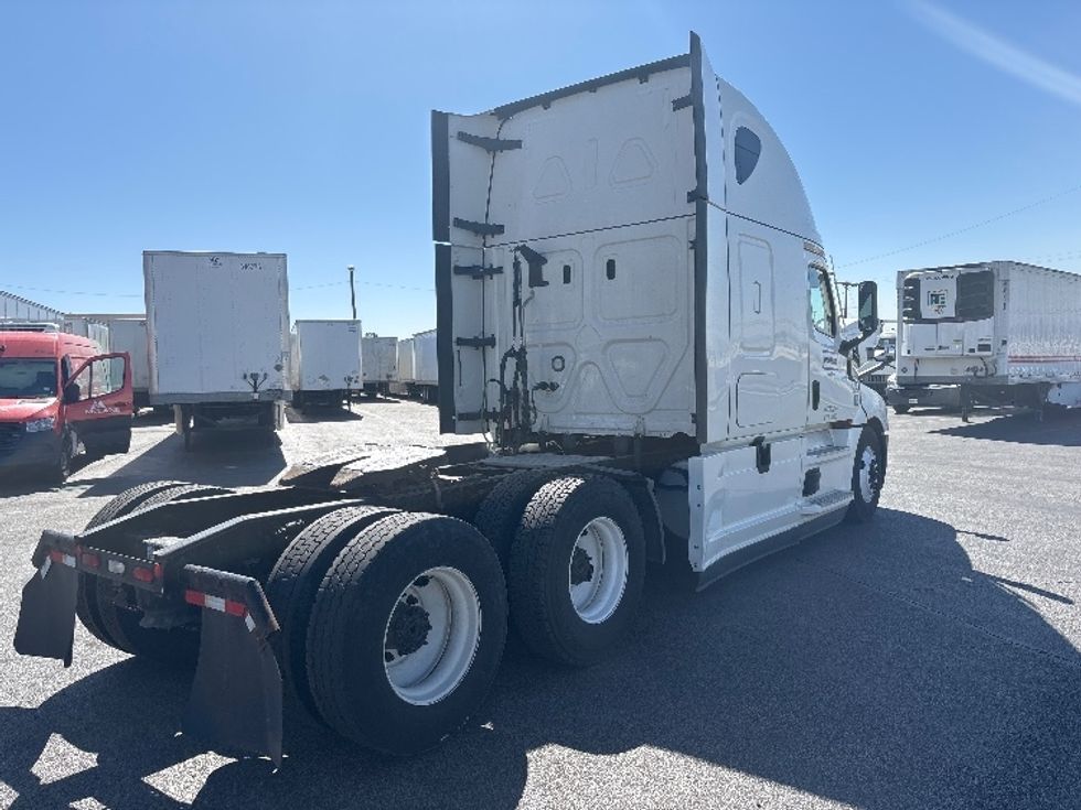 Sleeper Tractor-Heavy Duty Tractors-Freightliner-2021-T12664ST-Las Vegas-NV-526,974\n\t\tmiles-$ 67,000 - Image 7