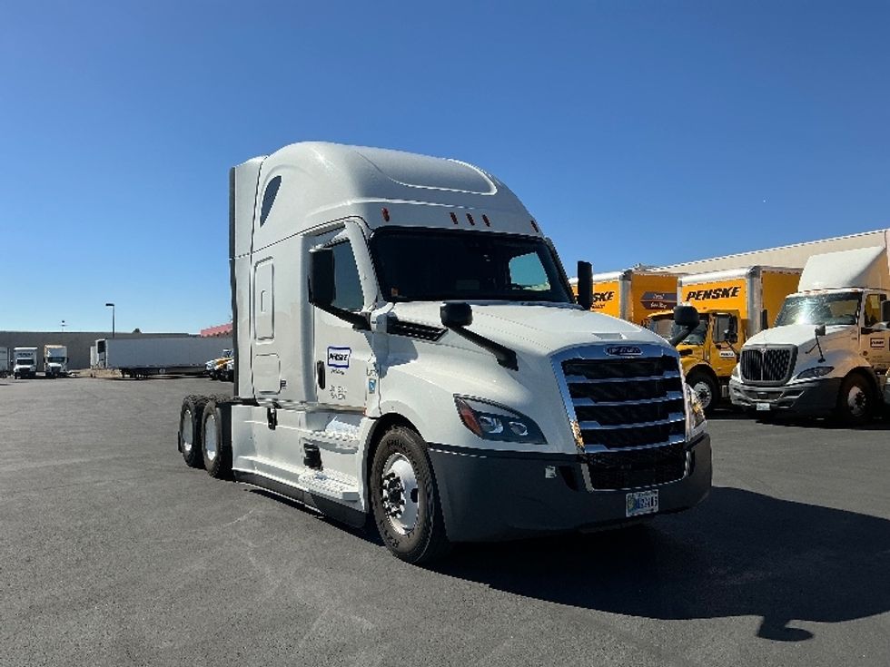 Sleeper Tractor-Heavy Duty Tractors-Freightliner-2021-T12664ST-Las Vegas-NV-536,062\n\t\tmiles-$ 66,250 - Image 1